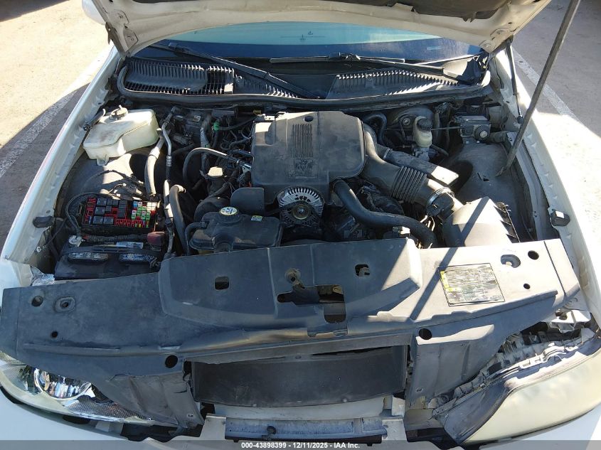 2004 Lincoln Town Car Signature VIN: 1LNHM81W54Y685415 Lot: 43898399