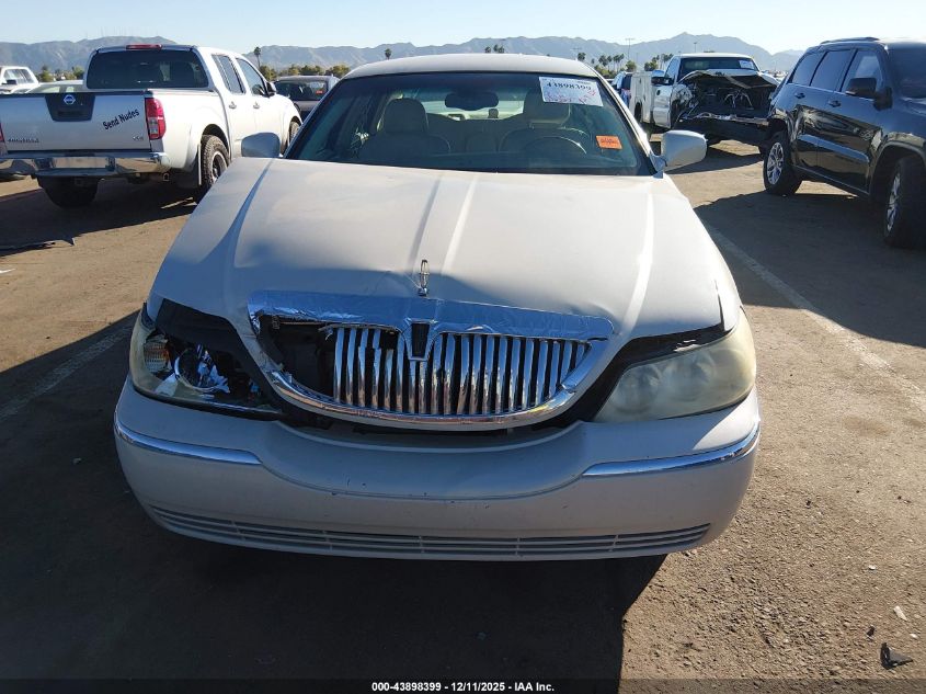 2004 Lincoln Town Car Signature VIN: 1LNHM81W54Y685415 Lot: 43898399