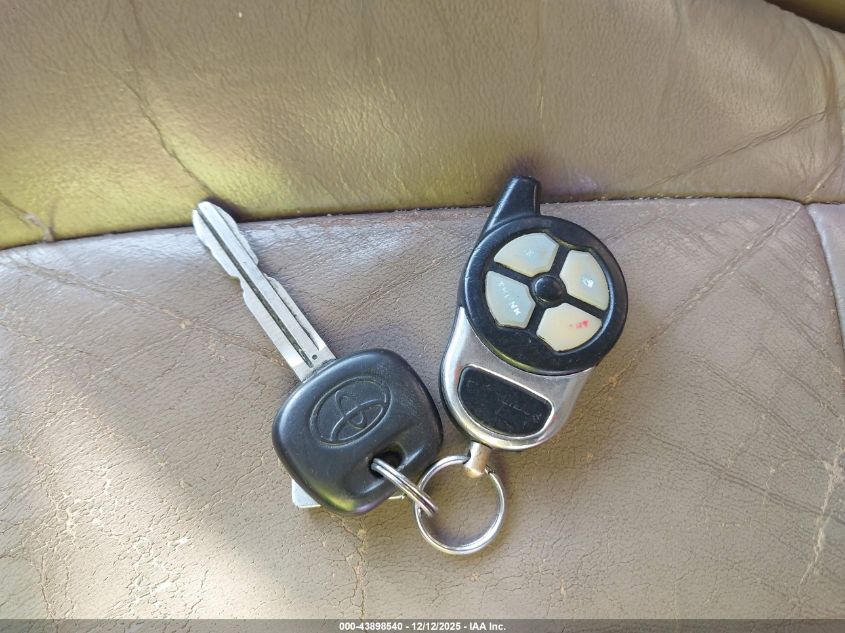 2003 Toyota Sequoia Sr5 V8 VIN: 5TDZT34A83S192322 Lot: 43898540