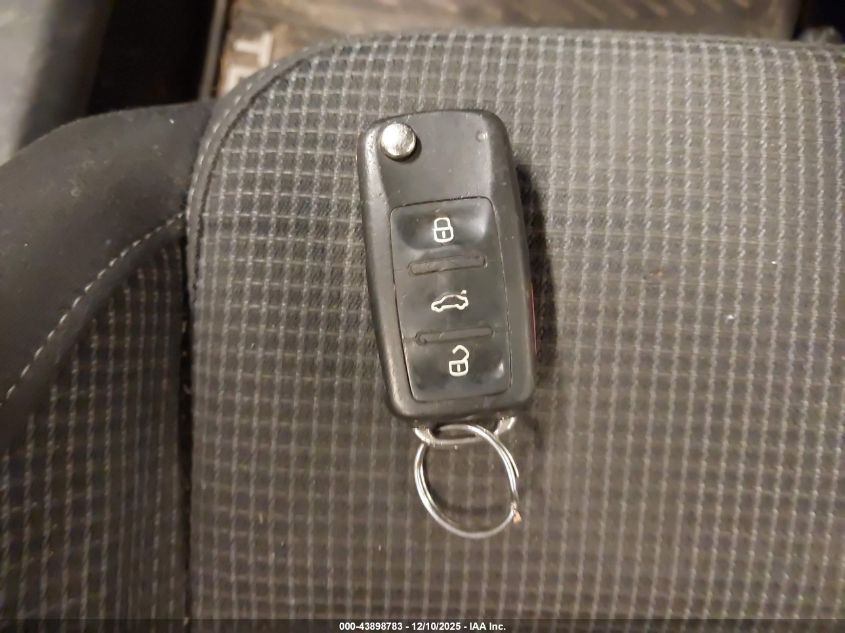 2013 Volkswagen Golf 2.0L Tdi 4-Door VIN: WVWNM7AJ6DW126179 Lot: 43898783