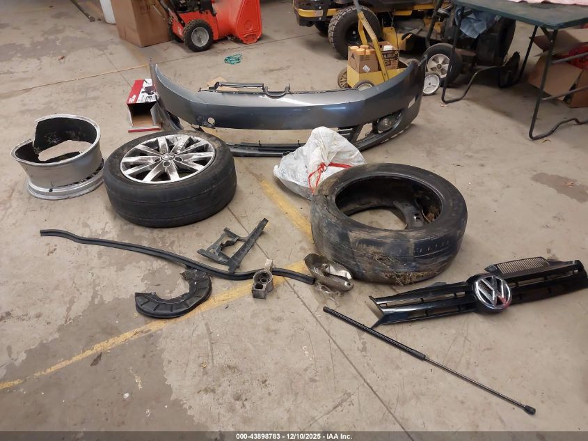 2013 Volkswagen Golf 2.0L Tdi 4-Door VIN: WVWNM7AJ6DW126179 Lot: 43898783