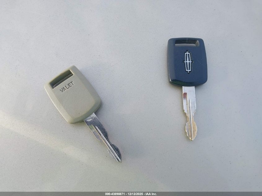 2007 Lincoln Town Car VIN: 1LNHM81Z07Y605031 Lot: 43898871