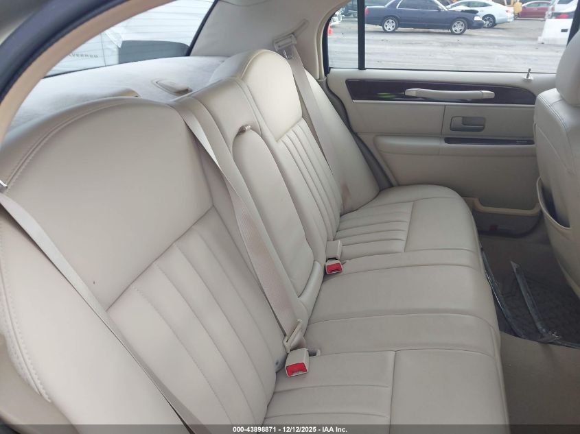 2007 Lincoln Town Car VIN: 1LNHM81Z07Y605031 Lot: 43898871