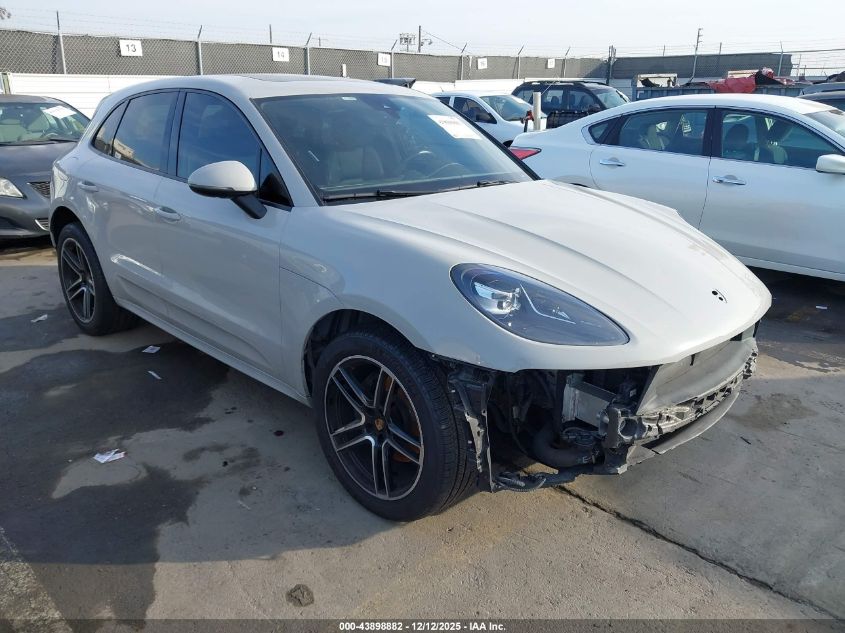 PORSCHE MACAN