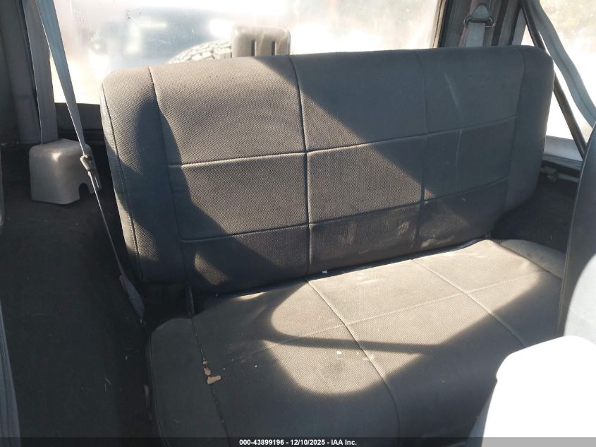 2002 Jeep Wrangler X VIN: 1J4FA39S22P757483 Lot: 43899196