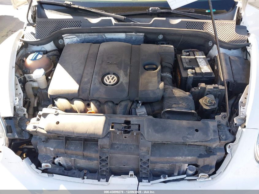 2013 Volkswagen Beetle 2.5L VIN: 3VWJX7AT4DM618777 Lot: 43899278