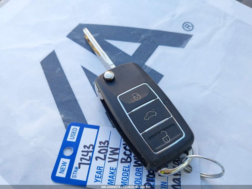 2013 Volkswagen Beetle 2.5L VIN: 3VWJX7AT4DM618777 Lot: 43899278