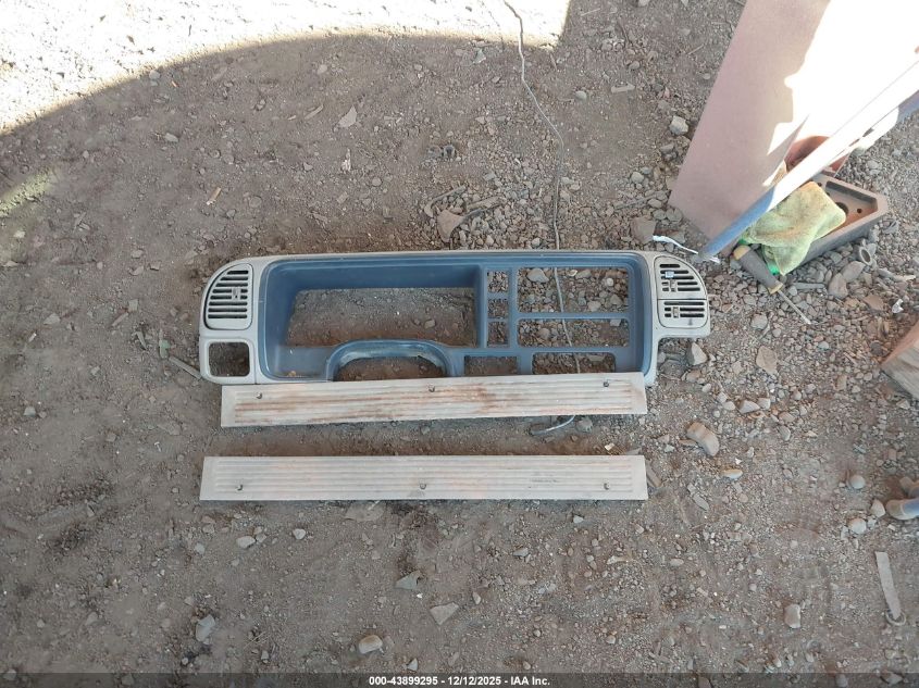 1996 GMC Sierra K1500 VIN: 2GTEK19RXT1508251 Lot: 43899295