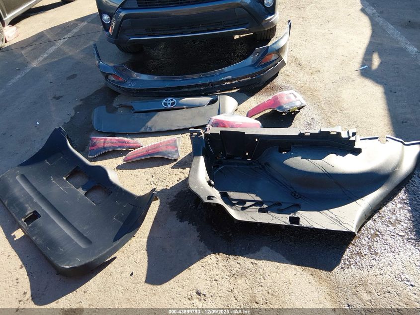 2018 Toyota Rav4 Xle VIN: JTMWFREVXJJ743102 Lot: 43899793