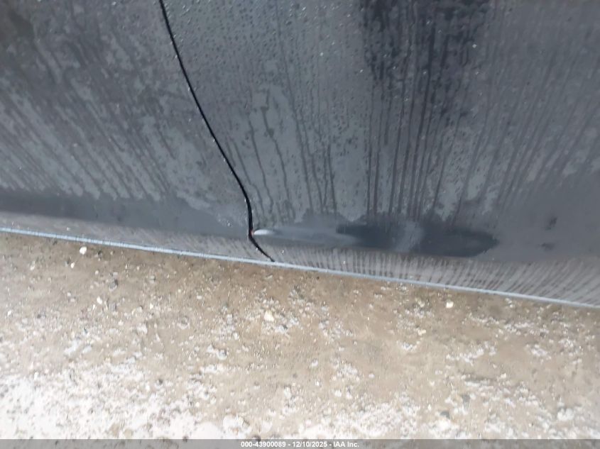 2003 Toyota Matrix Standard VIN: 2T1LR32E33C083902 Lot: 43900089