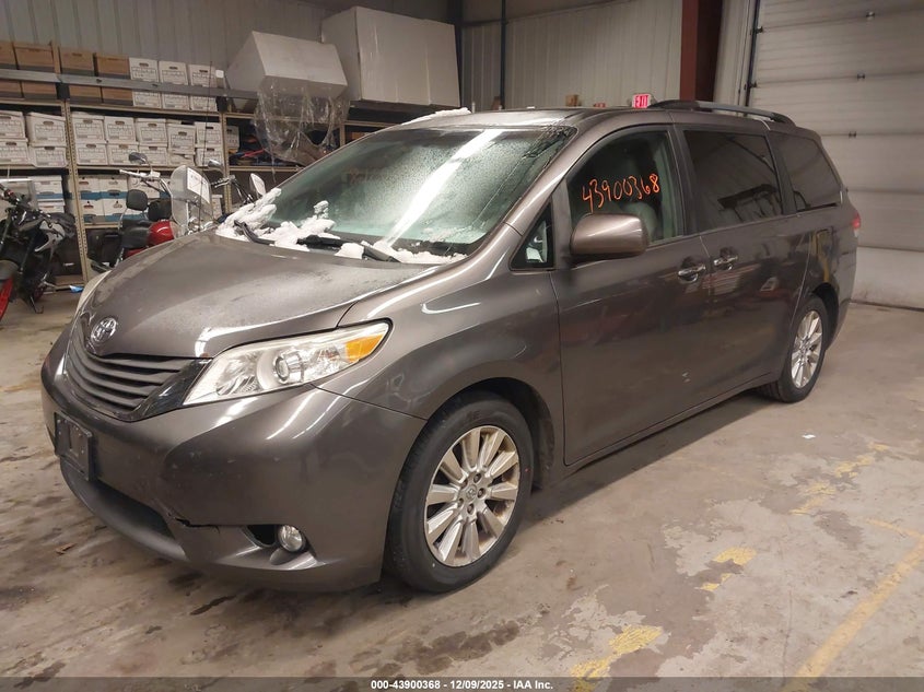 5TDDK3DC4DS066569 2013 TOYOTA SIENNA photo no. 2