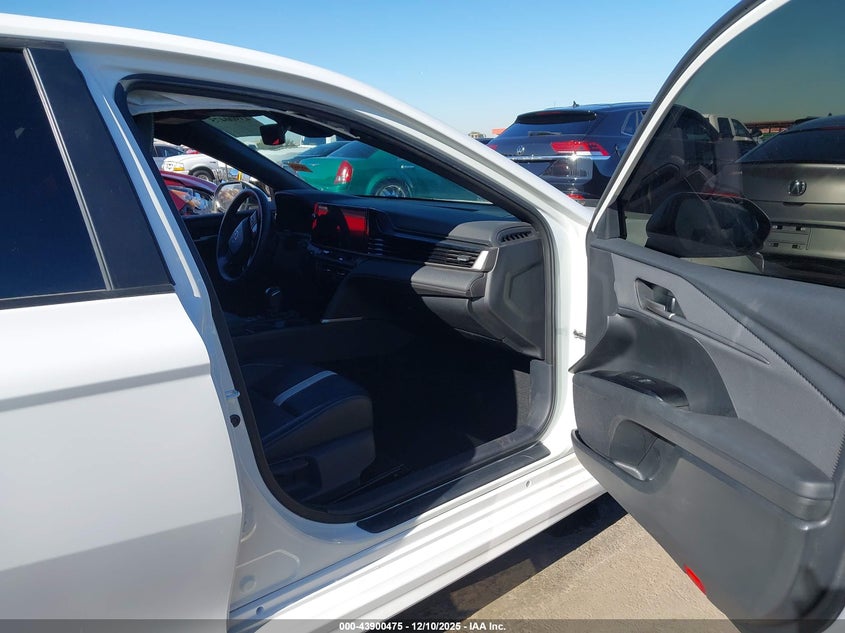 2025 TOYOTA CAMRY auction photo 5