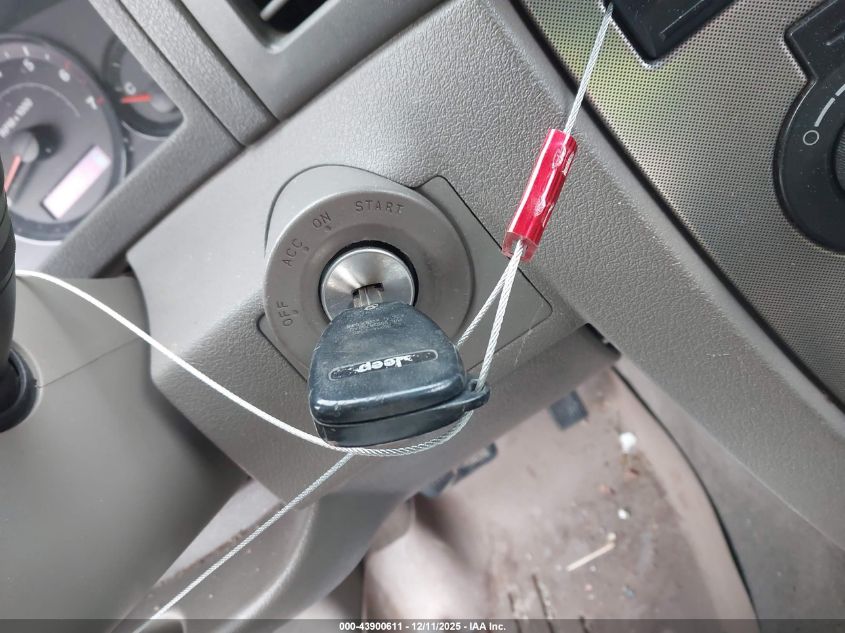 2005 Jeep Grand Cherokee Laredo VIN: 1J4HR48N35C608241 Lot: 43900611