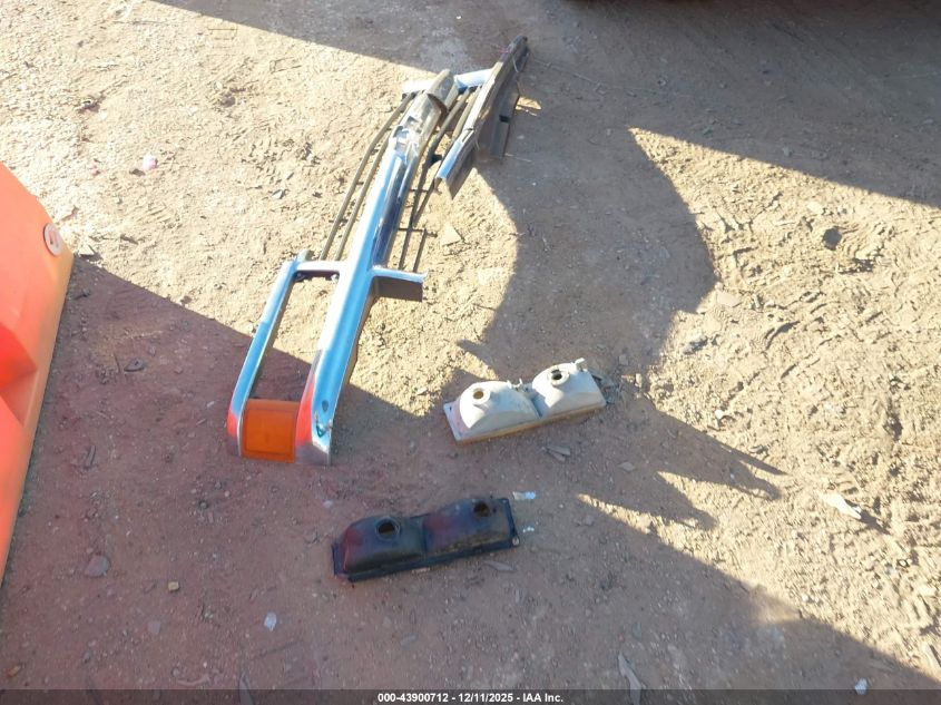 1997 Chevrolet Suburban 1500 VIN: 1GNEC16R3VJ340082 Lot: 43900712