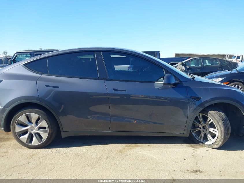 2022 Tesla Model Y Long Range Dual Motor All-Wheel Drive VIN: 7SAYGDEE4NF561954 Lot: 43900718