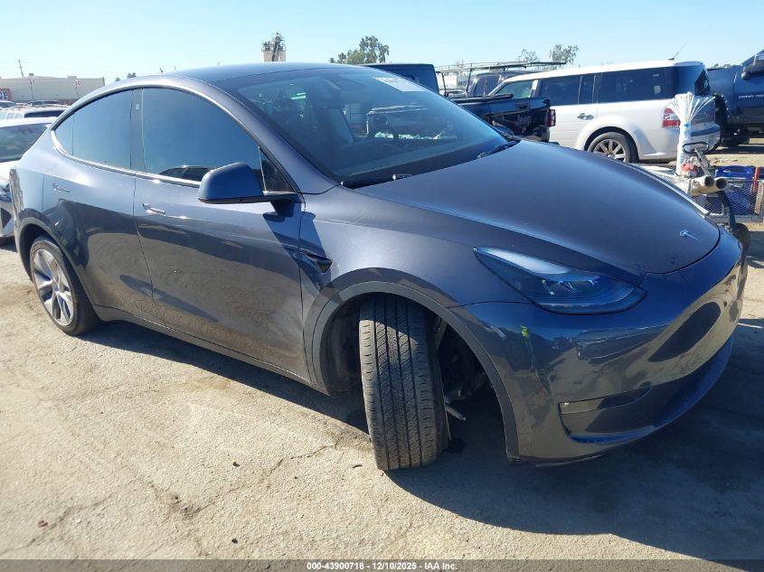2022 Tesla Model Y Long Range Dual Motor All-Wheel Drive VIN: 7SAYGDEE4NF561954 Lot: 43900718