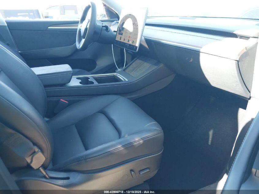 2022 Tesla Model Y Long Range Dual Motor All-Wheel Drive VIN: 7SAYGDEE4NF561954 Lot: 43900718