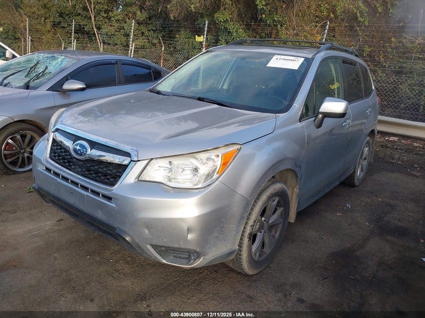 2015 SUBARU FORESTER auction photo 2