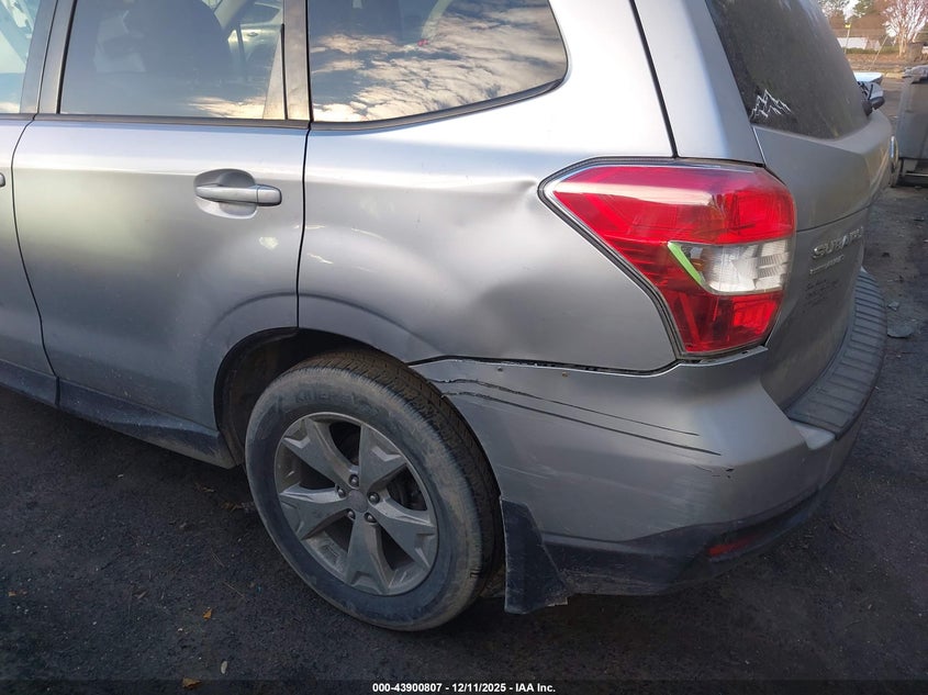2015 SUBARU FORESTER auction photo 6