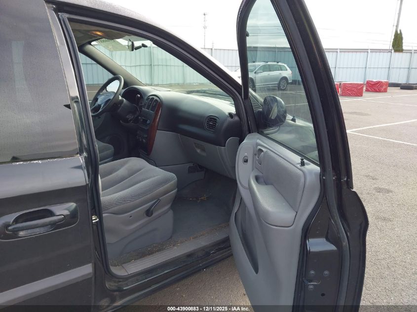 2004 Chrysler Town & Country