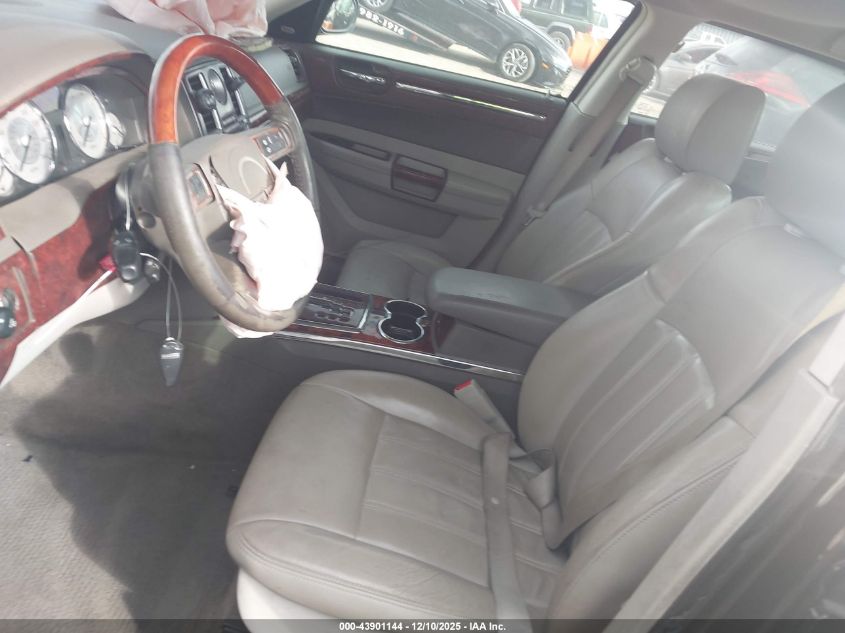 2008 Chrysler 300C Hemi VIN: 2C3LA63H68H220558 Lot: 43901144