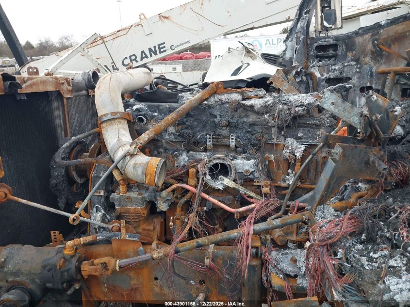 2005 International 9200 9200I VIN: 2HSCESBR65C027913 Lot: 43901158