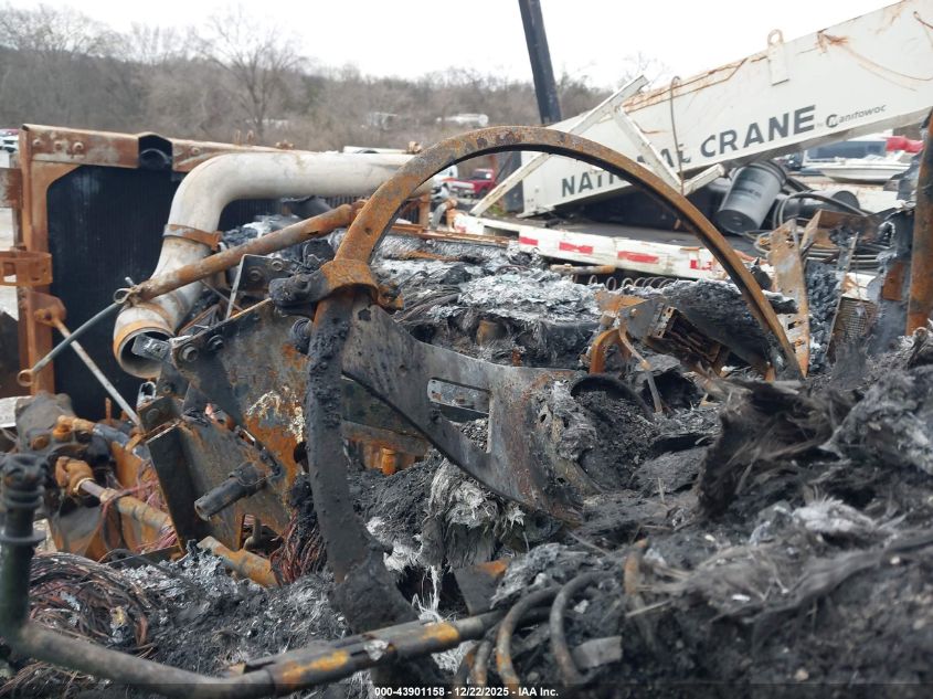 2005 International 9200 9200I VIN: 2HSCESBR65C027913 Lot: 43901158