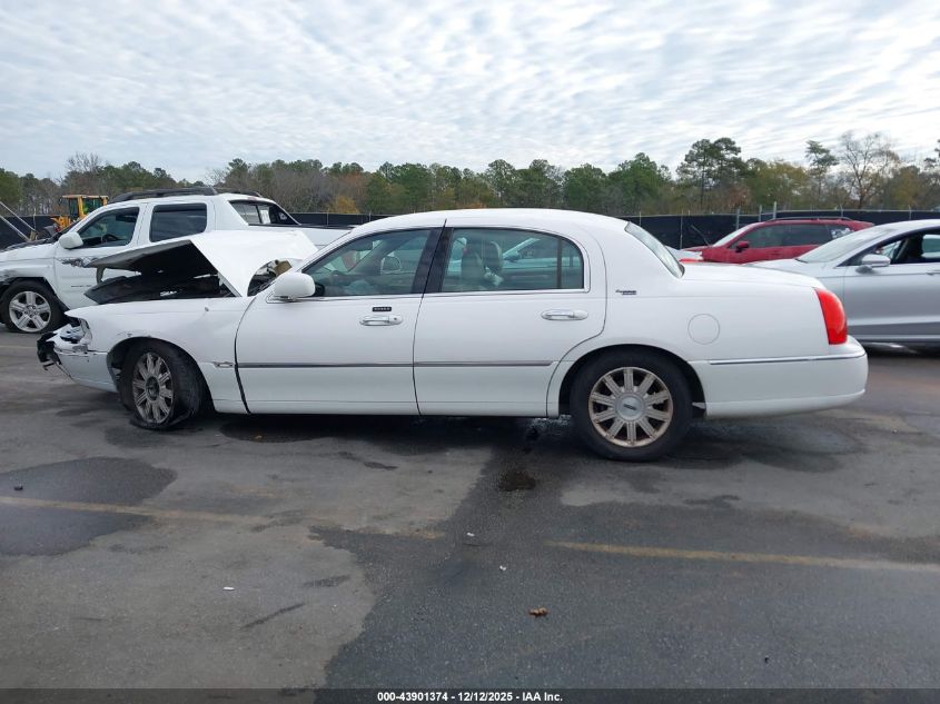 2008 Lincoln Town Car Signature Limited VIN: 2LNHM82V18X636742 Lot: 43901374