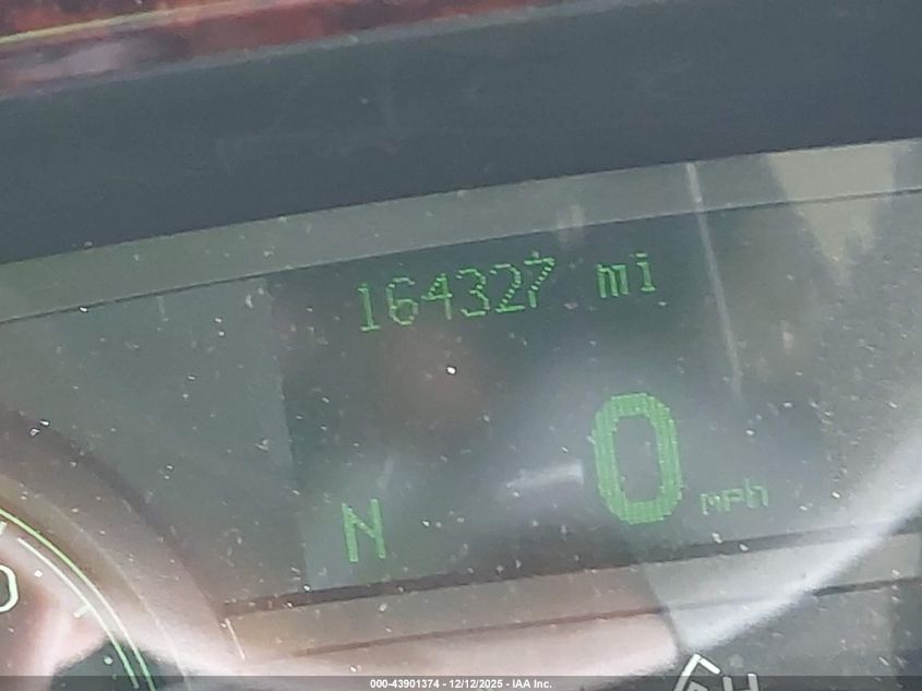 2008 Lincoln Town Car Signature Limited VIN: 2LNHM82V18X636742 Lot: 43901374