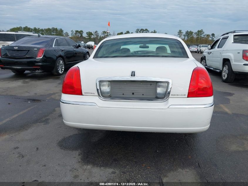2008 Lincoln Town Car Signature Limited VIN: 2LNHM82V18X636742 Lot: 43901374