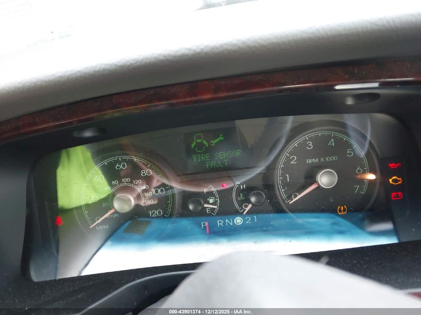 2008 Lincoln Town Car Signature Limited VIN: 2LNHM82V18X636742 Lot: 43901374