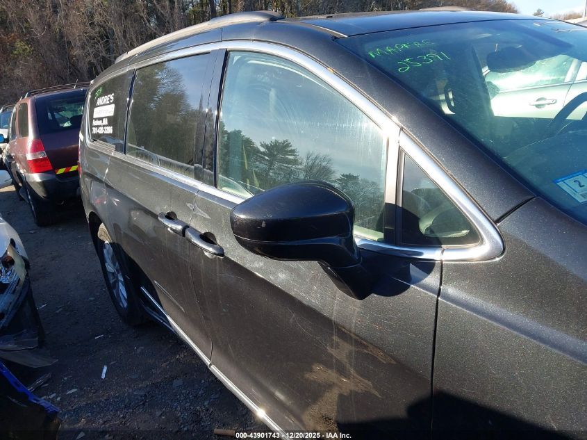 2017 Chrysler Pacifica Touring-L VIN: 2C4RC1BG7HR712294 Lot: 43901743