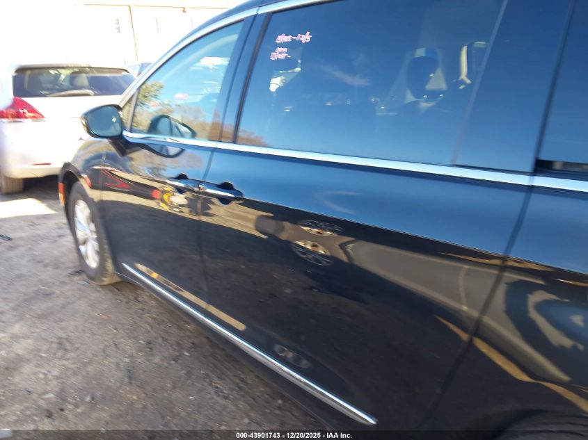 2017 Chrysler Pacifica Touring-L VIN: 2C4RC1BG7HR712294 Lot: 43901743