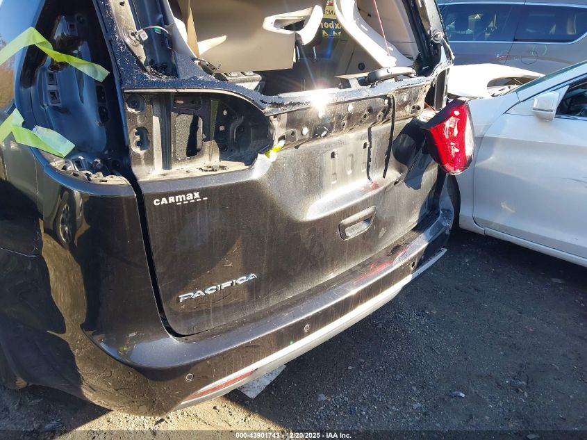 2017 Chrysler Pacifica Touring-L VIN: 2C4RC1BG7HR712294 Lot: 43901743