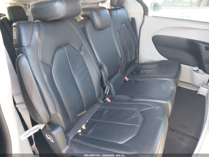 2017 Chrysler Pacifica Touring-L VIN: 2C4RC1BG7HR712294 Lot: 43901743