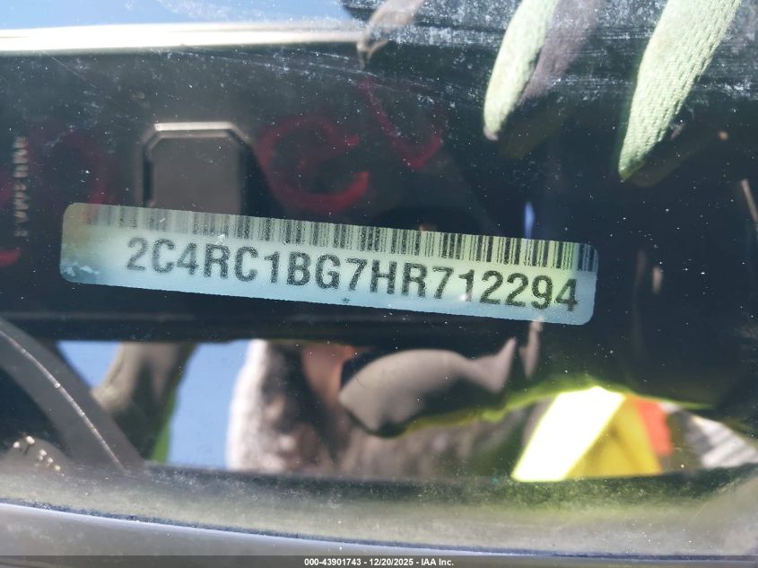 2017 Chrysler Pacifica Touring-L VIN: 2C4RC1BG7HR712294 Lot: 43901743
