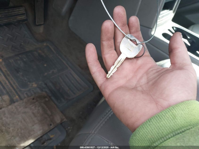 2004 Chevrolet Silverado 1500 Z71 VIN: 2GCEK19TX41162585 Lot: 43901927