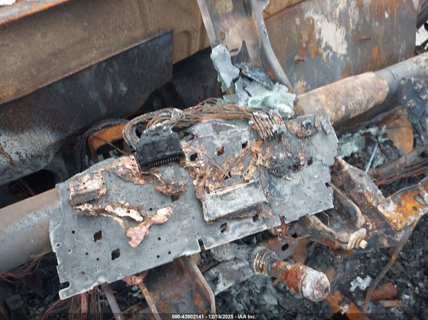 2005 Ford F-350 Xl/Xlt VIN: 1FDWF30565EC97061 Lot: 43902141