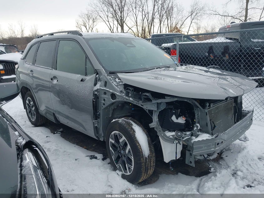 SUBARU FORESTER 2025. Lot# 43902167. VIN JF2SLDBC8SH421873. Photo 1