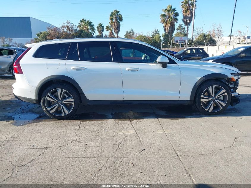 2025 Volvo V60 Cross Country B5 Plus VIN: YV4L12WK0S2149799 Lot: 43902168