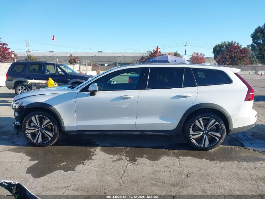2025 Volvo V60 Cross Country B5 Plus VIN: YV4L12WK0S2149799 Lot: 43902168