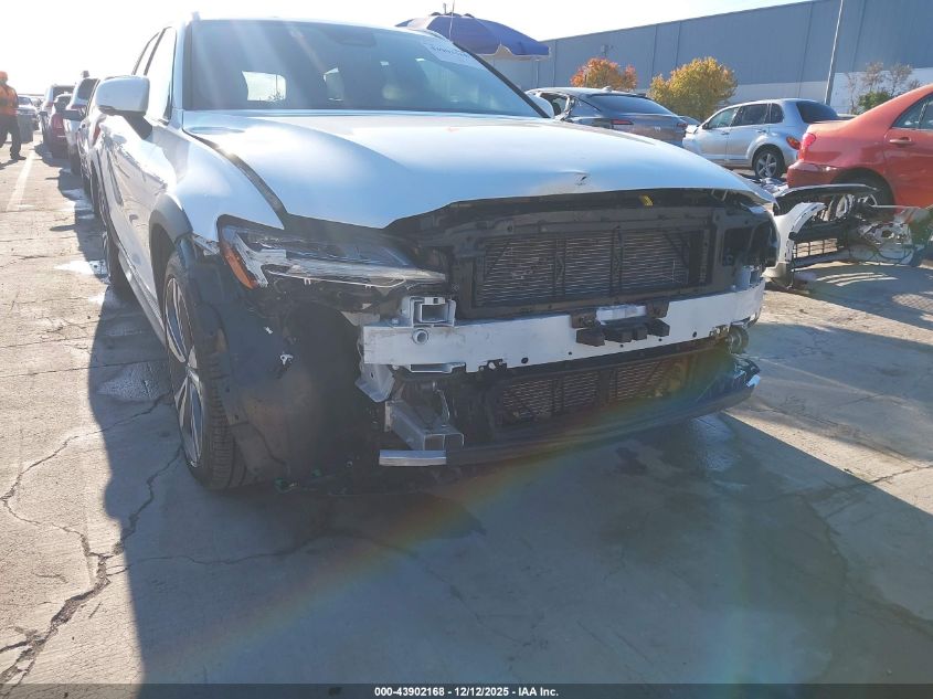 2025 Volvo V60 Cross Country B5 Plus VIN: YV4L12WK0S2149799 Lot: 43902168