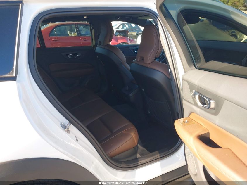 2025 Volvo V60 Cross Country B5 Plus VIN: YV4L12WK0S2149799 Lot: 43902168
