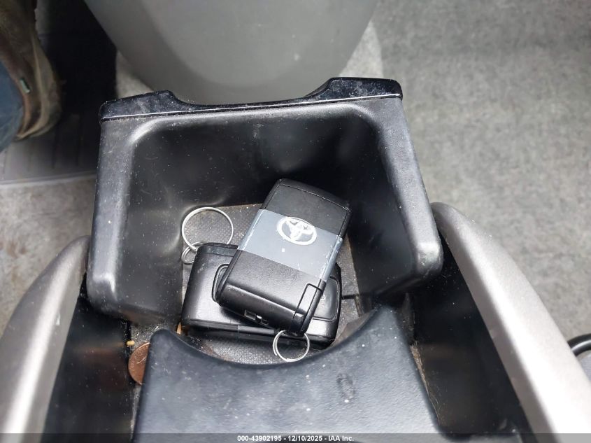 2005 Toyota Prius VIN: JTDKB20UX57054356 Lot: 43902195