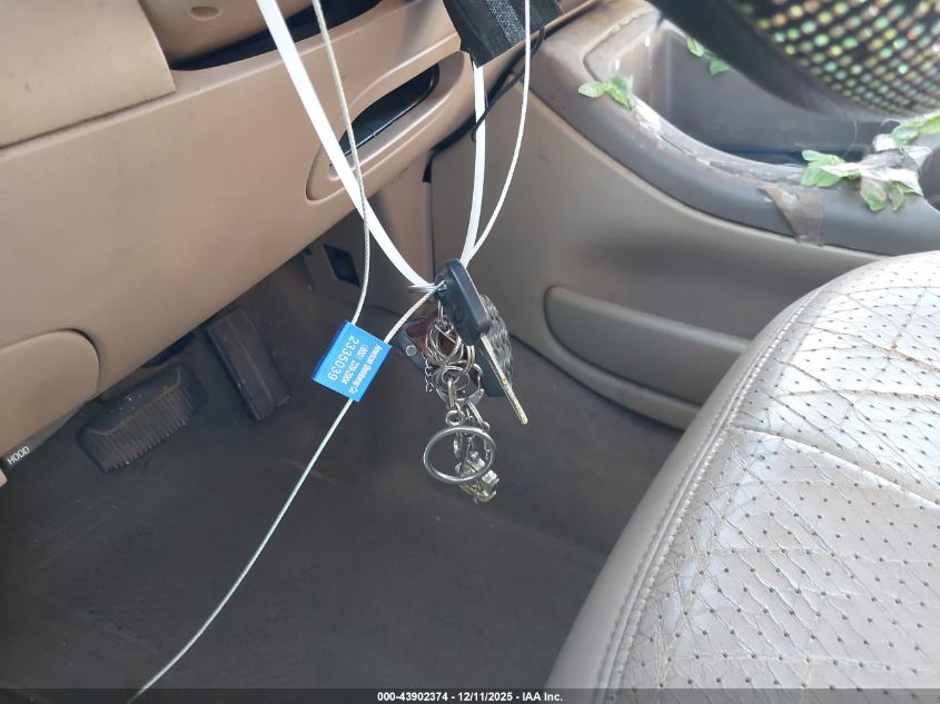 1997 Ford Expedition Eddie Bauer/Xlt VIN: 1FMEU17L6VLB80294 Lot: 43902374