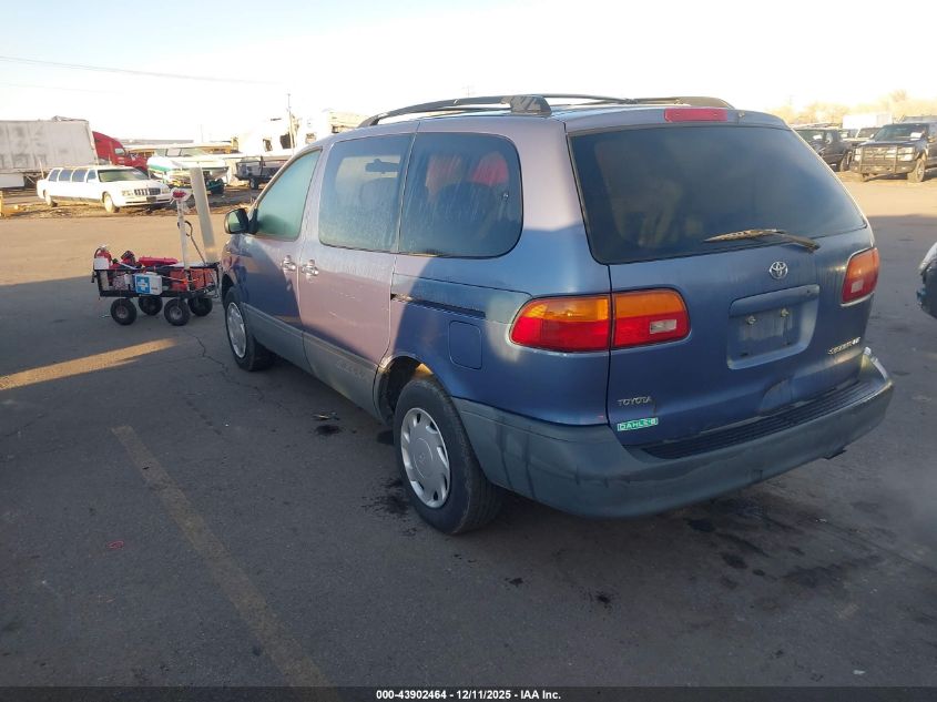 2000 Toyota Sienna Le