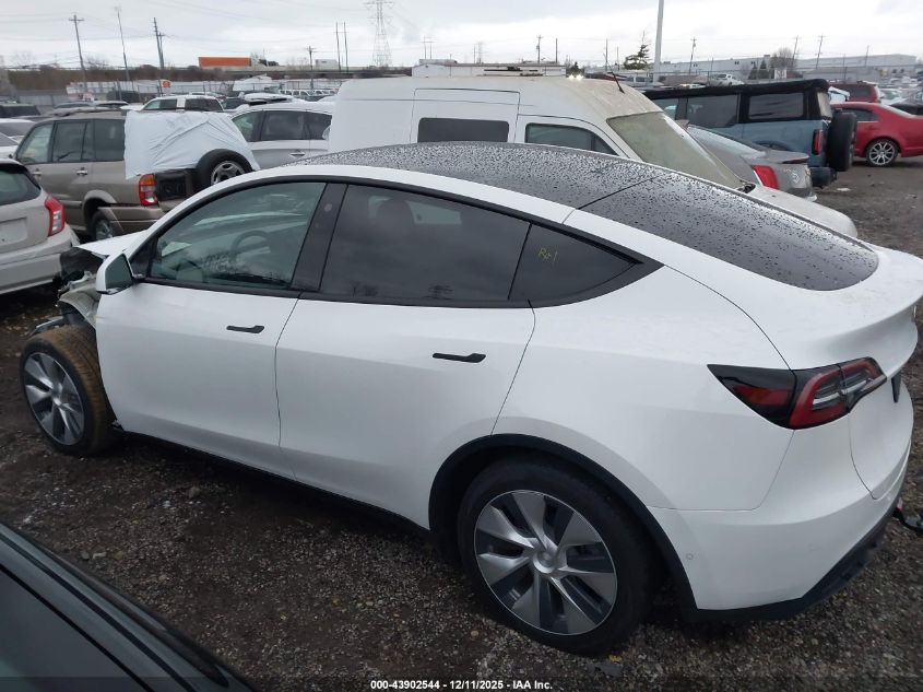 2022 Tesla Model Y Long Range Dual Motor All-Wheel Drive VIN: 7SAYGDEE1NF358519 Lot: 43902544