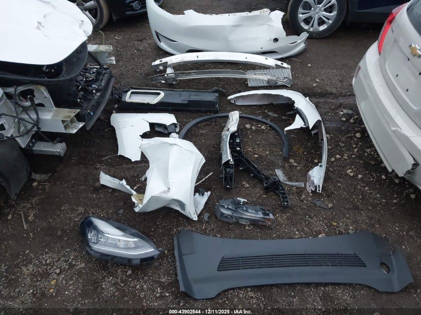 2022 Tesla Model Y Long Range Dual Motor All-Wheel Drive VIN: 7SAYGDEE1NF358519 Lot: 43902544