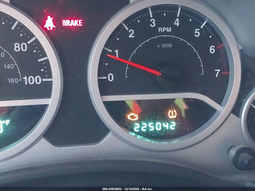 2008 Jeep Wrangler Unlimited Sahara VIN: 1J4GB59198L530330 Lot: 43902852