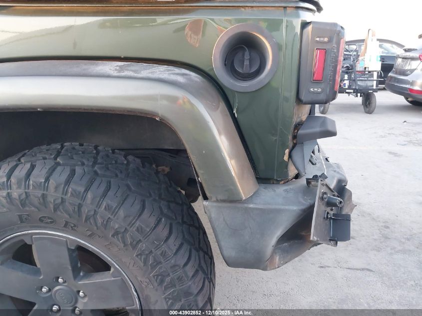 2008 Jeep Wrangler Unlimited Sahara VIN: 1J4GB59198L530330 Lot: 43902852